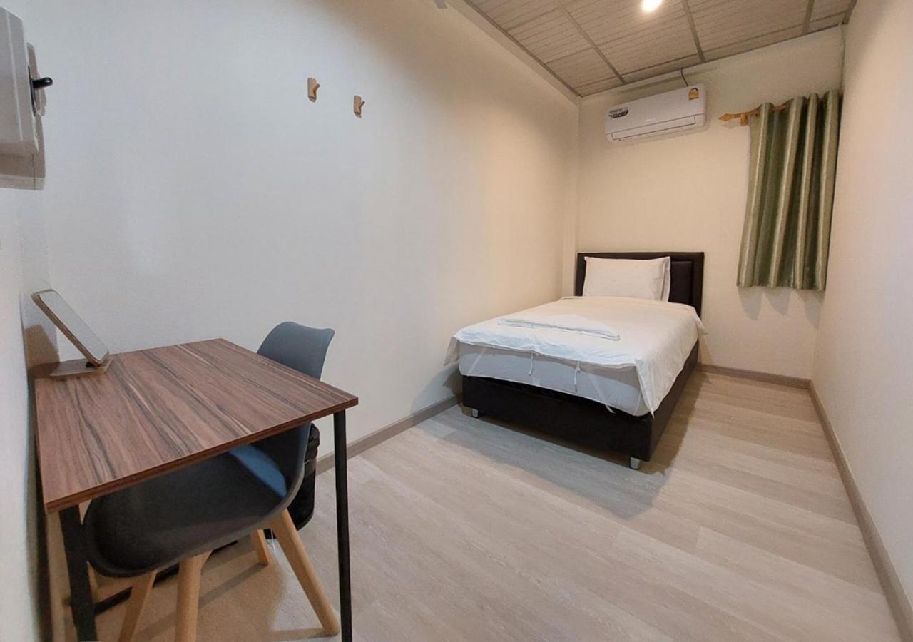 Chaiwat Hostel Бангкок Экстерьер фото